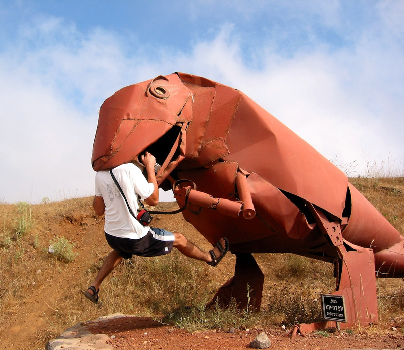 Illustration for article titled These Are The Weirdest Dinosaur Statues Ever